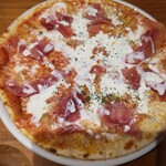イル・ソーニョ - イル・ソーニョの生ハムとマスカルポーネチーズのトマトソースのピッツァ
