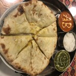 Nyu Jothi - Aセット（海老カレー＆ほうれん草カレー）ナンをポテトチーズナンに変更　1,280円