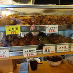 一〇そば - 右側にもネタケースあります