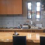 大三元 - 重厚なカウンターは高級感があるしお洒落