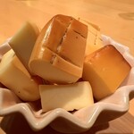 楠木フサヱおもや - チーズの燻製