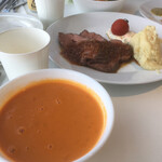 IKEA レストラン＆カフェ - エビのスープとローストビーフ
