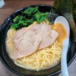 家系ラーメン まるみ家 - ラーメン(大)