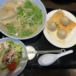 Hanetsukiyakishourompoudhinzu - 海老ワンタン麺セット