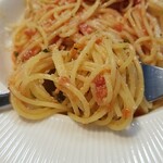 キッチン ブルー グローブ - パスタは細麺