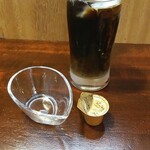 キッチン ブルー グローブ - ミルクを入れます