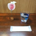 キッチン ブルー グローブ - 予約席とテーブルセット