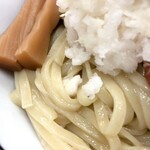 麺屋くろ松 - 麺、ちらり。