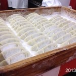丸正餃子店 - 2013.9.26(木)22時15分予約訪問4人前＋4人前持ち帰り 私にとって宇宙一の餃子(^_^)
      