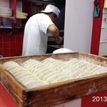 丸正餃子店 - 2013.9.26(木)22時15分予約訪問4人前＋4人前持ち帰り 私にとって宇宙一の餃子(^_^)
      