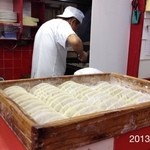 丸正餃子店 - 2013.9.26(木)22時15分予約訪問4人前＋4人前持ち帰り 私にとって宇宙一の餃子(^_^)
      