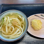 中西うどん - 釜から上がったすぐの麺は最高　半熟卵も美味〜い！