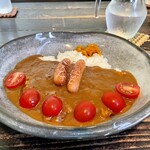 Kokage - 完熟ミニトマトとソーセージのカレー（1,350円）