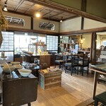 野良窯 カフェ ノラ - 窯元なので作品を展示販売しています。