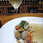 居魚屋　網元 - ビールの後は白ワインで美味しいく頂きました