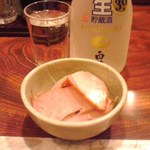 養老乃瀧 - 日本酒「白鶴生貯蔵酒 ４８３円」と「お通し ２２１円」