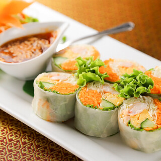 Authentic Thai taste! Khao man gai, gapao rice, fresh spring rolls