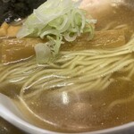 Niboshi Chuuka Soba Kemuri - 細麺　美味しい（2023年8月24日撮影）
