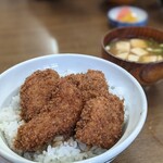 志多美屋 広沢支店 - ガス炊きの米が全てのバランスをまとめ上げる。丼の美味さはごはんで決まる。