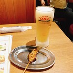 大衆牛串 空仙 - 小腸とビール