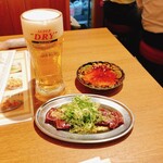 大衆牛串 空仙 - 炙りレバー、ビール、タレ