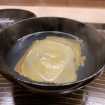 片折 - ○能登鮑と玉子豆腐のお椀　かぼすの皮を浮かべて