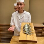 片折 - 焼きの前の鮎を見せて下さいました♪