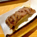 焼肉 銀座 小六 - ④特選黒毛和牛焼きすきロースを肉寿司で