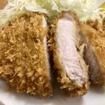 とんかつ いちかつ - この迫力　うすーくピンクがかっています