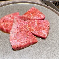 焼肉うしごろ 池袋店 - 上ヒレ　ガーリックバター醤油