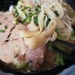 元祖麻婆豆腐 - とんこつ刀削麺 880円