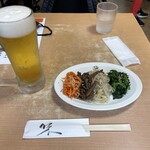 平壌冷麺食道園 - 生ビールとナムル