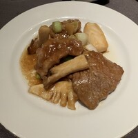 華都飯店 OsakaMetro本町ビル店 - 牛ロースのオイスターソース炒め