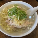 留香閣 - 冷やし蒸し鶏麺¥935