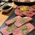 ホルモン焼肉 富や 栄店 - 