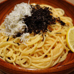 シチリアの朝市 - 辛子明太子スパゲティ釜揚げしらすのせ