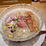 Taishiosoba Touka - 綺麗に盛り付けられた鯛✨美しい～