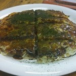 お好み焼き鉄板焼きかたおか - シングル　500円　鉄板でいただきたかったのですが、この日はあいにく鉄板サイド満席