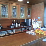 黎明 - アルコールもあります。U＾ェ＾U寄贈の中古AVアンプでBGM再生中です。