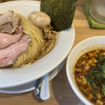 麺屋 壱心 - 全景　台湾つけ麺　大盛り　特製トッピング