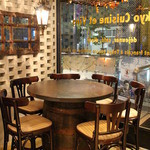 トウキョウキュイジーヌ - 樽のテーブル