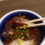 Hamayaki Saruya - 地魚漬け丼（マダイ）550円　切り身アップ