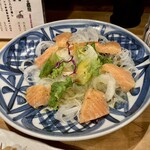 酒蕎庵 海田 - 食べかけサーモンのカルパッチョ？