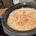天婦羅割烹 すみ - 桜海老の炊込み御飯
