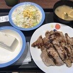 松屋 - 肉厚豚焼肉定食(4枚盛)