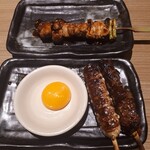 Yakitori Senta - ももねぎま１６５円・霜降りトロレバー１９８円・つくね月見２４２円