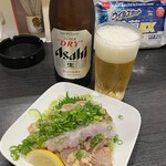 立ち呑み処 29 - ビンビールとササミタタキ