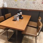 なないろ食堂 - テーブル席