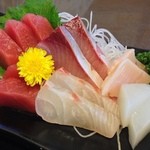 まぐろ丼　加一 - 旬の刺身の盛合セット：1575円