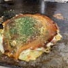 Okonomiyaki Chitose - 完全に仕上がって提供される